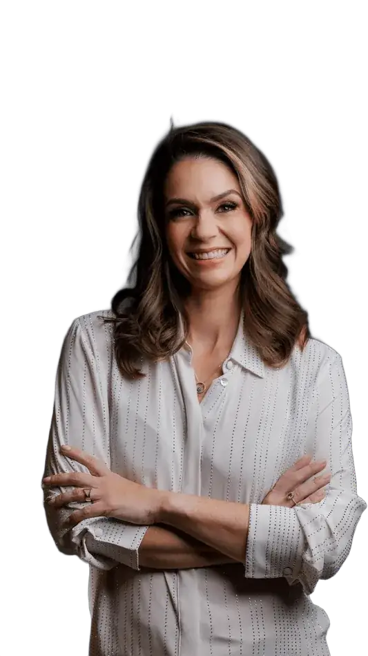 Dra. Layla Benevides, cardiologista no Lago Sul, Brasília Dra. Layla Benevides, médica cardiologista no Lago Sul, de braços cruzados